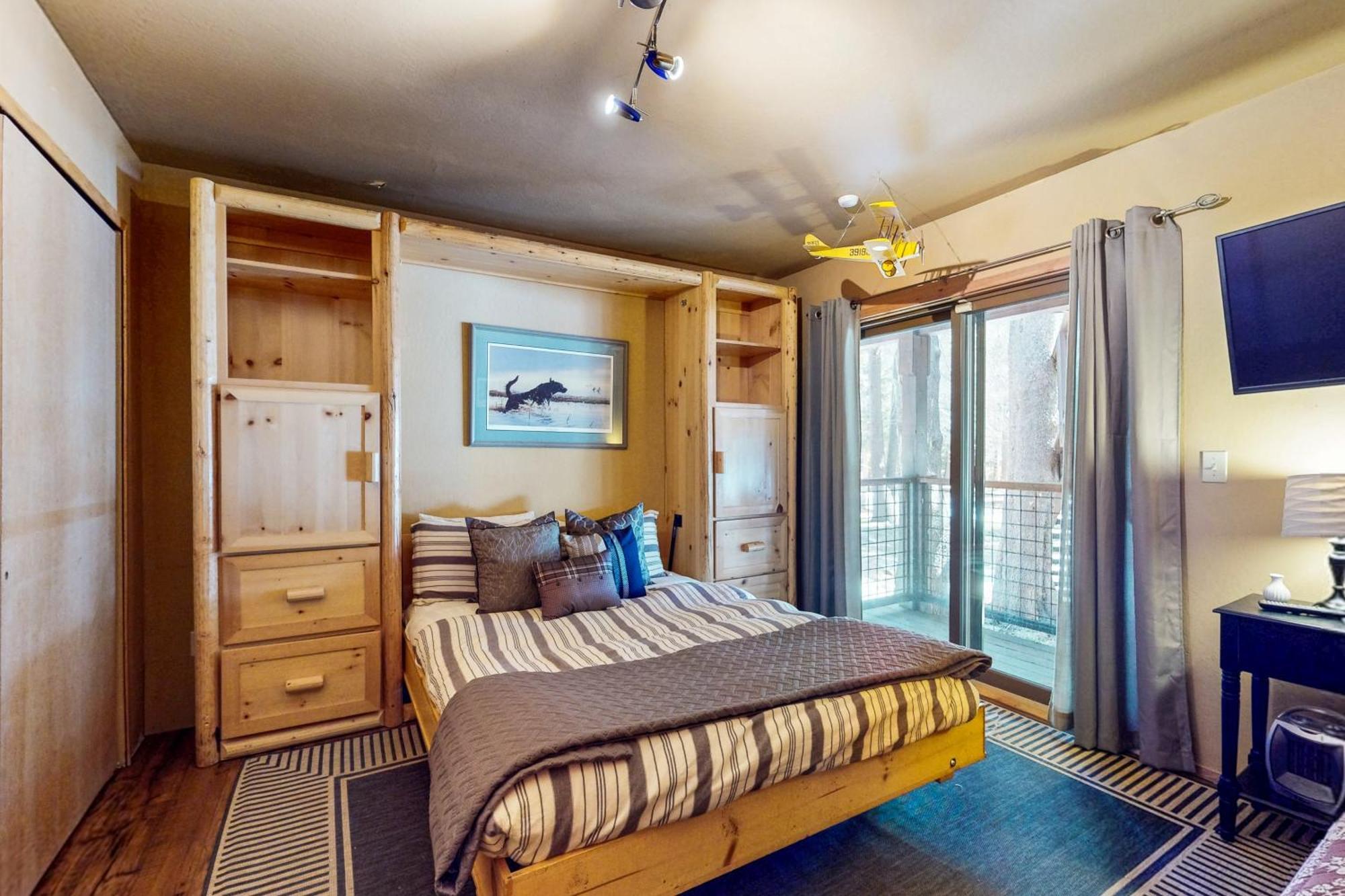 Tastefully-Updated, Classic Tahoe Family Home Truckee Bagian luar foto