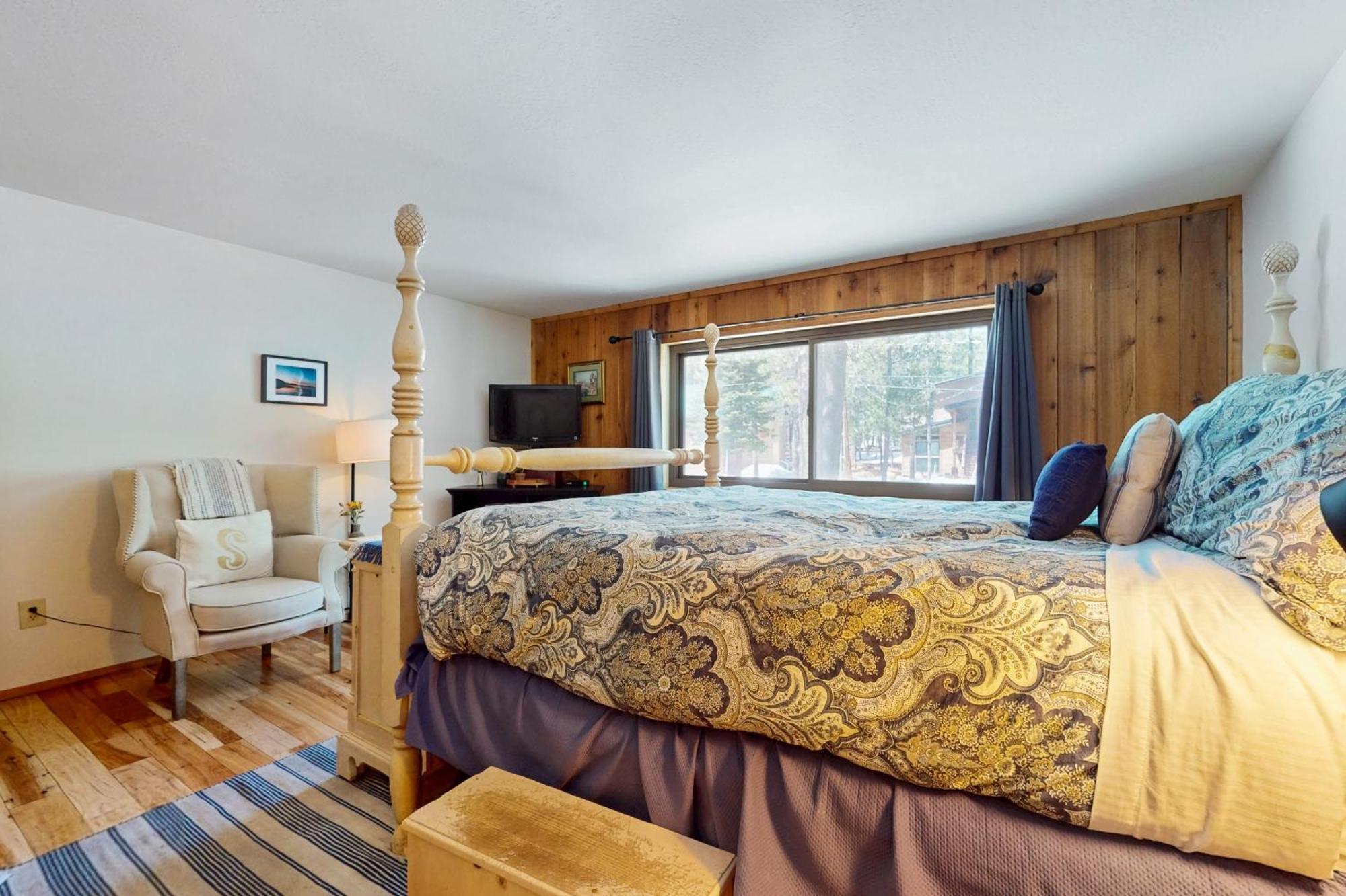 Tastefully-Updated, Classic Tahoe Family Home Truckee Bagian luar foto