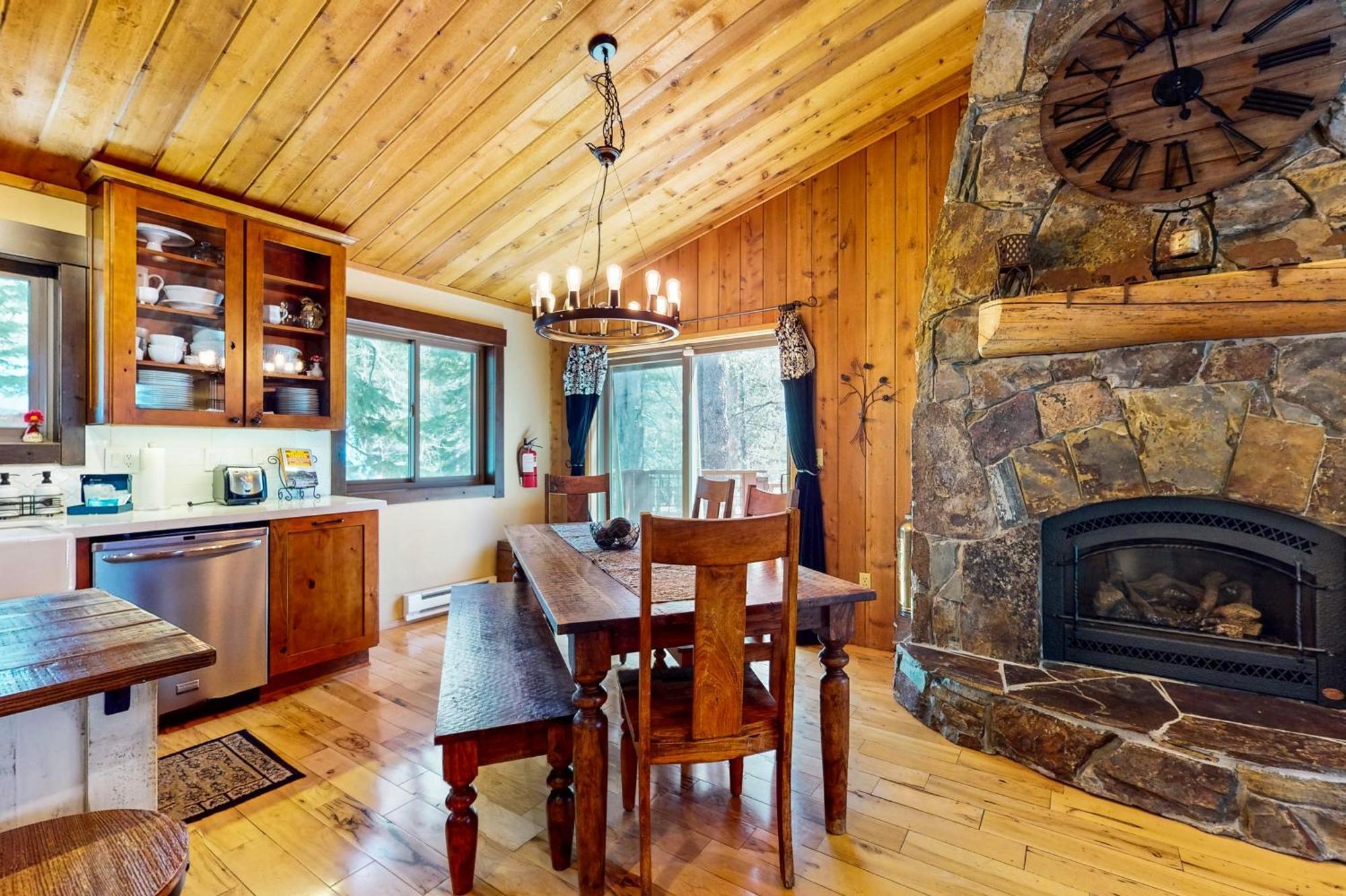 Tastefully-Updated, Classic Tahoe Family Home Truckee Bagian luar foto