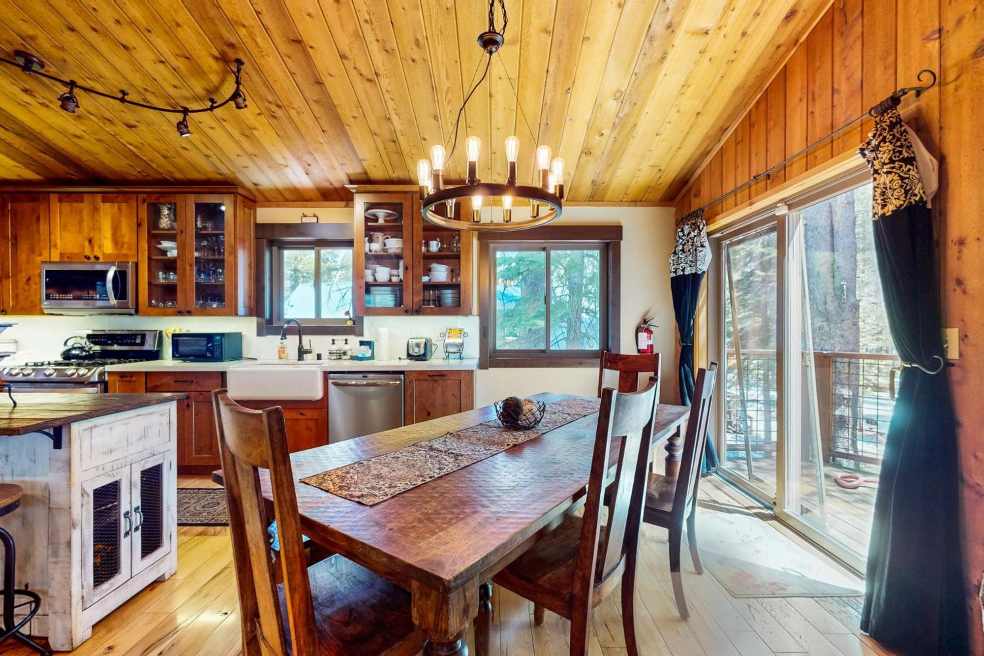 Tastefully-Updated, Classic Tahoe Family Home Truckee Bagian luar foto