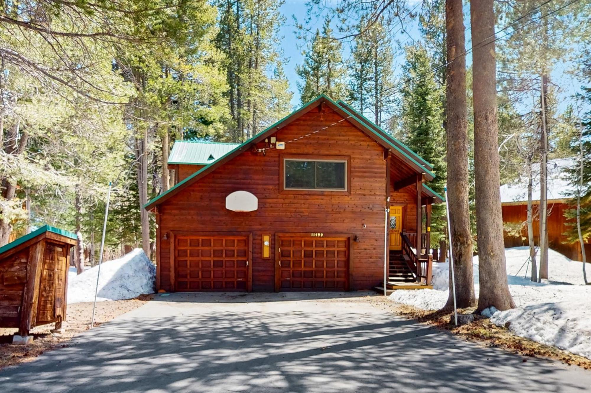 Tastefully-Updated, Classic Tahoe Family Home Truckee Bagian luar foto