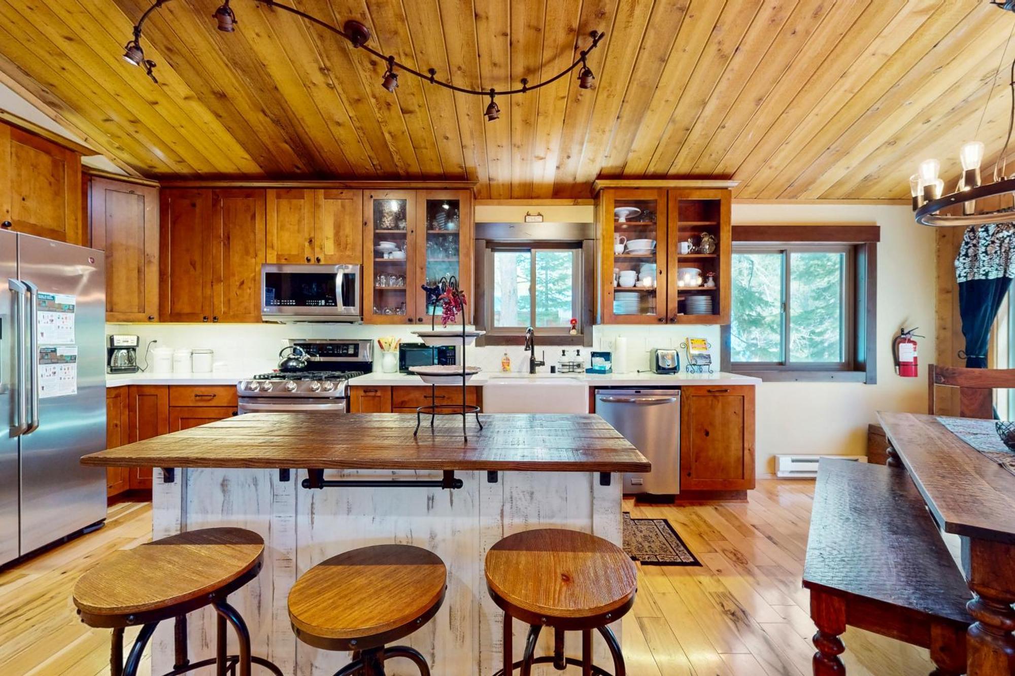 Tastefully-Updated, Classic Tahoe Family Home Truckee Bagian luar foto