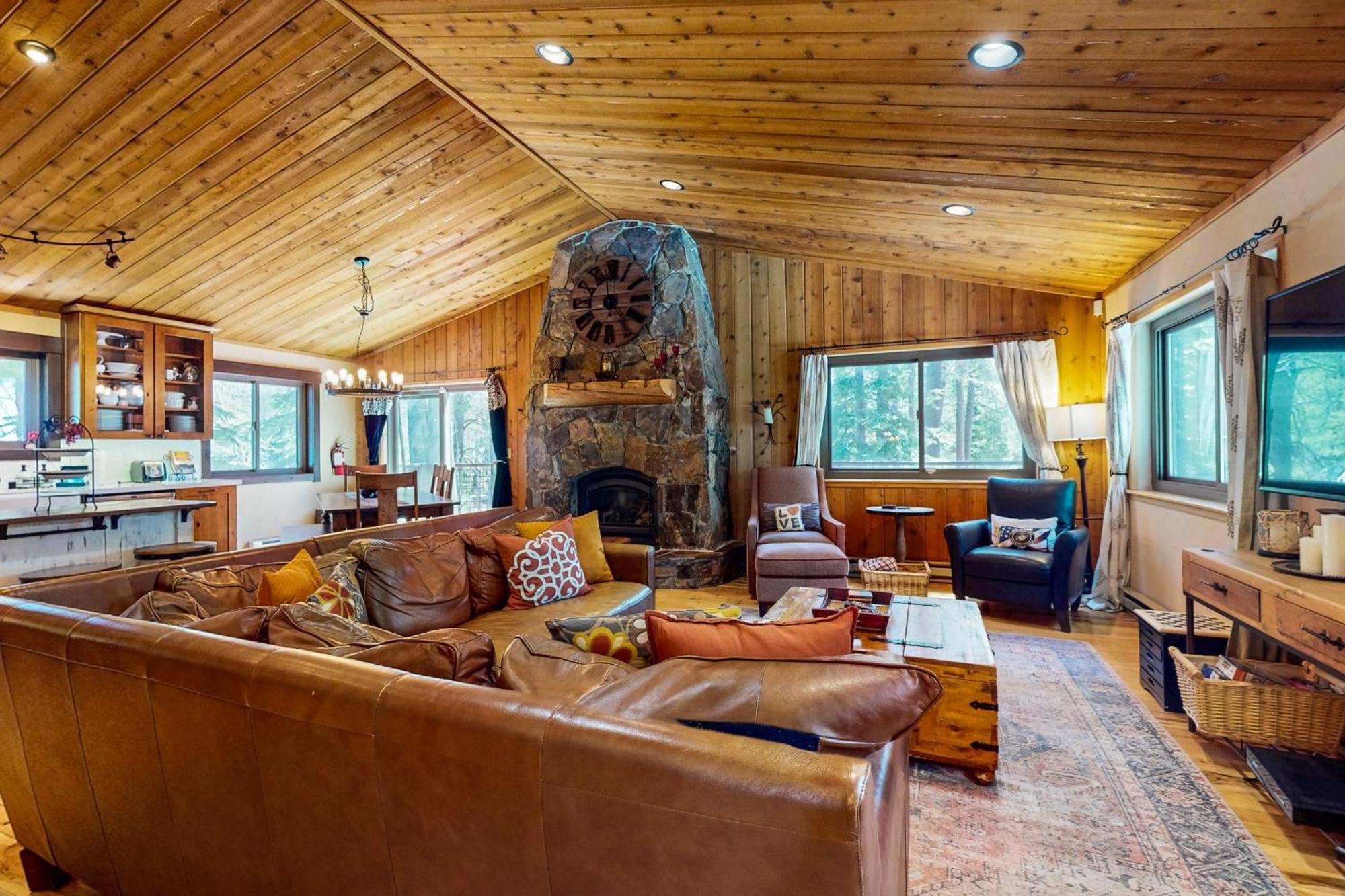 Tastefully-Updated, Classic Tahoe Family Home Truckee Bagian luar foto